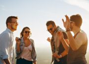 Penafsiran Unik: Arti Mimpi Ketemu Teman Lama : Ini Penjelasannya