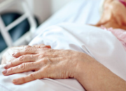 Kisah di Balik Arti Mimpi Orang Tua Sakit Ternyata Ini Artinya Menurut Pakar