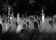 Penafsiran Unik: Arti Mimpi Tidur Di Kuburan  yang Perlu Diketahui