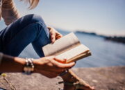 Simak! Arti Mimpi Dikasih Buku Oleh Seseorang  yang Perlu Diketahui