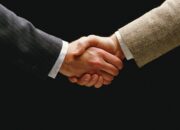 Kenali Arti Mimpi Berjabat Tangan  yang Perlu Diketahui