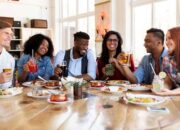 Tabir Terbuka:Rahasia Tersembunyi: Arti Mimpi Makan Bersama Teman : Pertanda Baik atau Buruk? Kuak Misterinya!