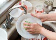 Buka Mata! Arti Mimpi Mencuci Piring Dirumah Orang : Pertanda Baik atau Buruk? Kuak Misterinya!