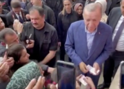 Buka Mata! Arti Mimpi Membagikan Uang : Ini Penjelasannya