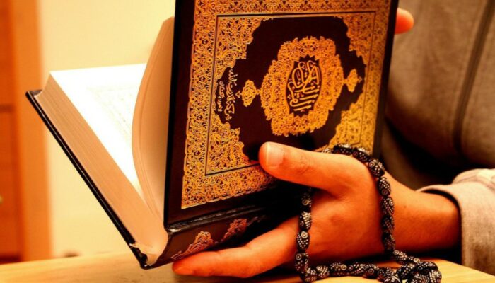 Kenali Arti Mimpi Memegang Al Quran Temukan Makna Rahasianya Disini