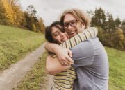 Penafsiran Unik: Arti Mimpi Memeluk Pacar : Pertanda Baik atau Buruk? Kuak Misterinya!