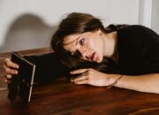 Simak! Arti Mimpi Ditelpon Seseorang  yang Perlu Diketahui