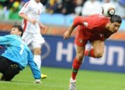 10 Pemain Bola Terlucu yang Membuat Pertandingan Semakin Seru!