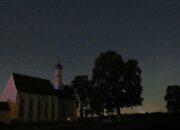 3 Hal yang Wajib Diketahui Sebelum Menyaksikan Hujan Meteor Perseid: Panduan untuk Pengamat Langit