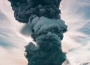 Ada Gunung Meletus Menurut Primbon Jawa: Pertanda Apa yang Dibawa?