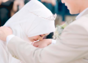 Pahala Istri yang Mencium Tangan Suami: Menghormati Pasangan dalam Kehidupan Berumah Tangga