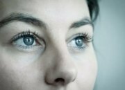 Kedutan di Pelipis Sebelah Kanan Menurut Primbon Jawa: Makna di Baliknya