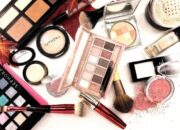 10 Item Make Up Esensial untuk Tampilan Sempurna