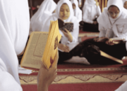 Pahala Bagi Orang Tua yang Anaknya Penghafal Alquran: Keutamaan Membawa Keluarga ke Surga