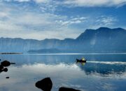 10 Danau di Indonesia yang Memesona dan Lokasinya yang Menarik!
