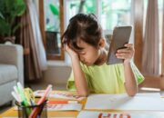 10 Dampak Negatif HP Bagi Pelajar: Fokus Prestasi dan Kesehatan