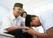 Keutamaan Membahagiakan Orang Tua: Menggapai Ridha Allah dengan Berbakti