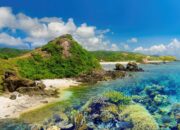 10 Pulau Terindah di Indonesia Beserta Letaknya yang Wajib Dikunjungi!