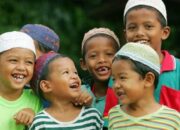 Pahala Apa yang Didapat dari Menyantuni Anak Yatim: Meraih Surga dengan Kebaikan
